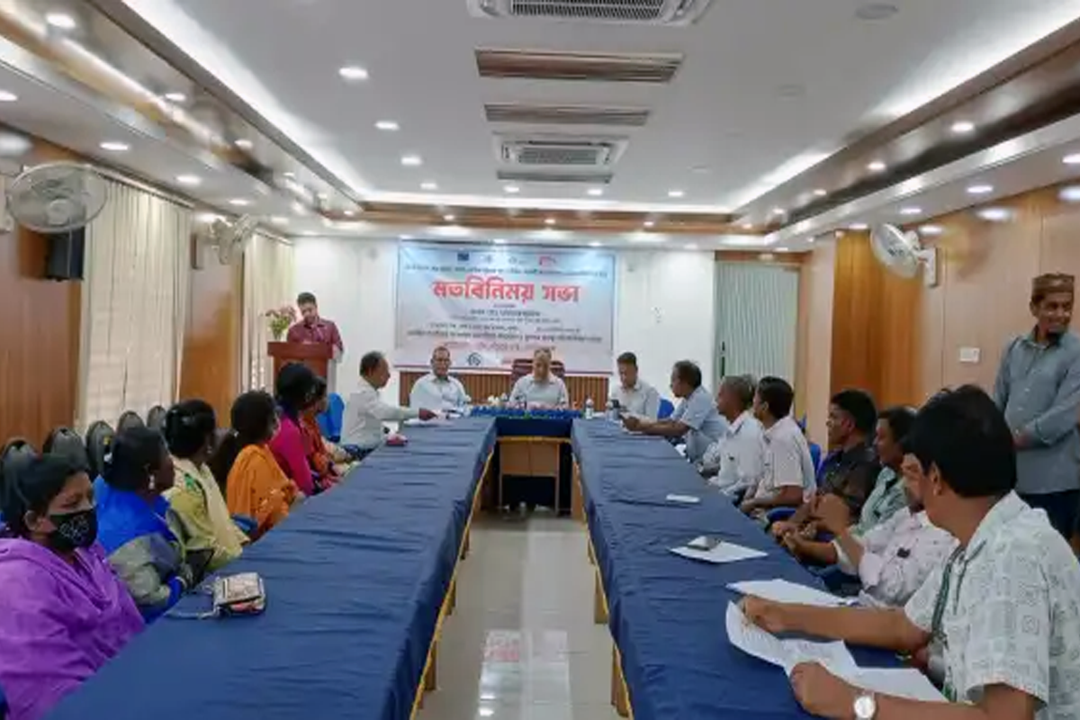 পাবনায় লিগ্যাল এইড কমিটি ও বিচারকদের সঙ্গে আদিবাসী প্রতিনিধিদের মতবিনিময়